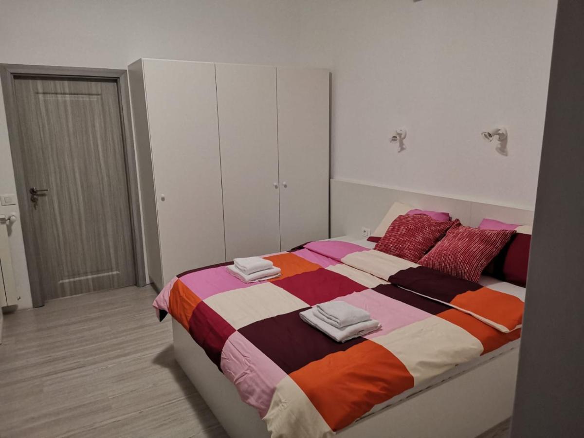 Old Town Bar Apartments On Street Tonitza Bucureşti Ngoại thất bức ảnh
