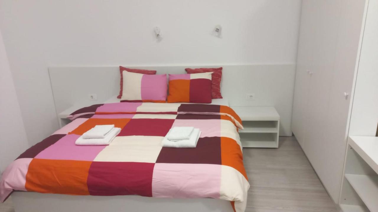 Old Town Bar Apartments On Street Tonitza Bucureşti Ngoại thất bức ảnh