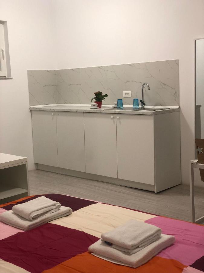 Old Town Bar Apartments On Street Tonitza Bucureşti Ngoại thất bức ảnh