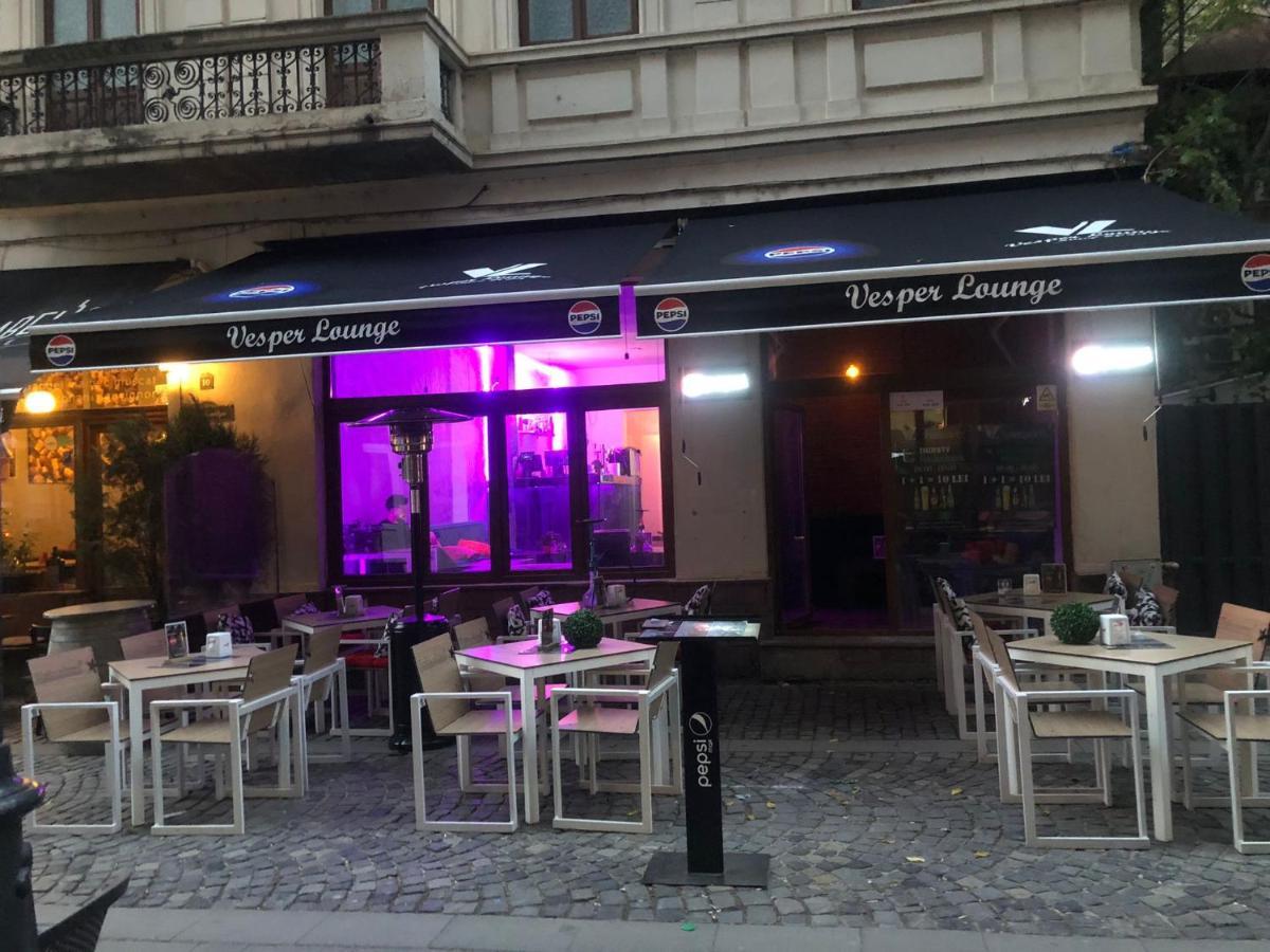Old Town Bar Apartments On Street Tonitza Bucureşti Ngoại thất bức ảnh