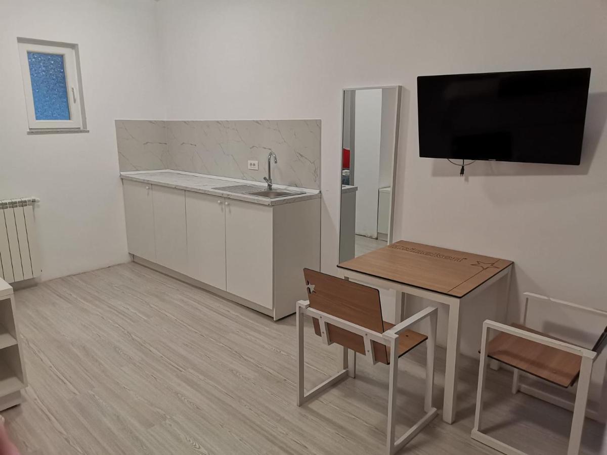 Old Town Bar Apartments On Street Tonitza Bucureşti Ngoại thất bức ảnh