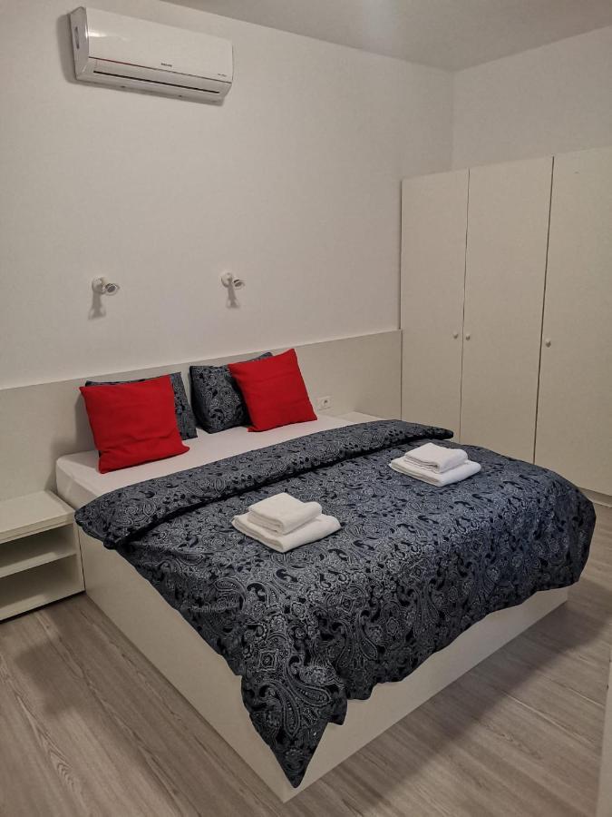 Old Town Bar Apartments On Street Tonitza Bucureşti Ngoại thất bức ảnh