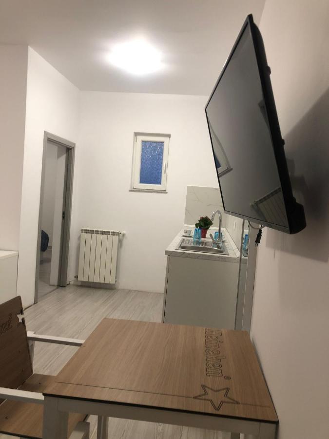 Old Town Bar Apartments On Street Tonitza Bucureşti Ngoại thất bức ảnh
