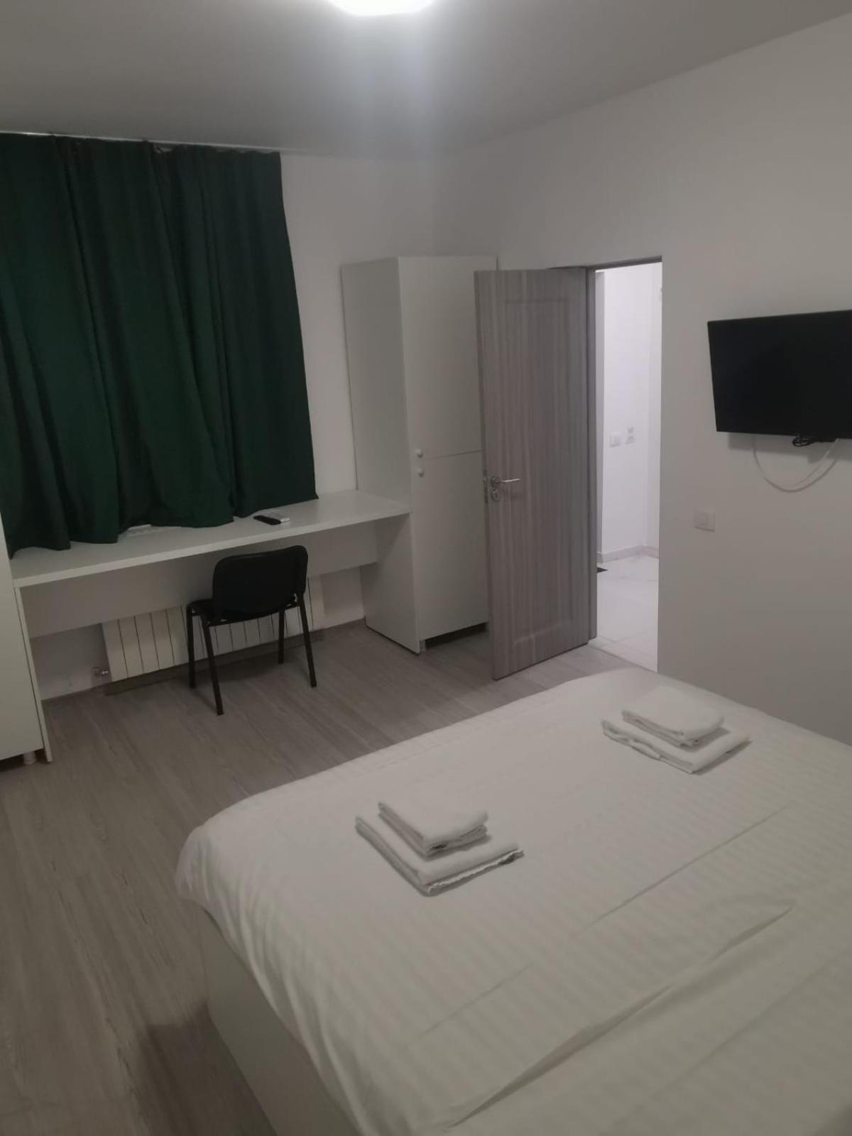 Old Town Bar Apartments On Street Tonitza Bucureşti Ngoại thất bức ảnh