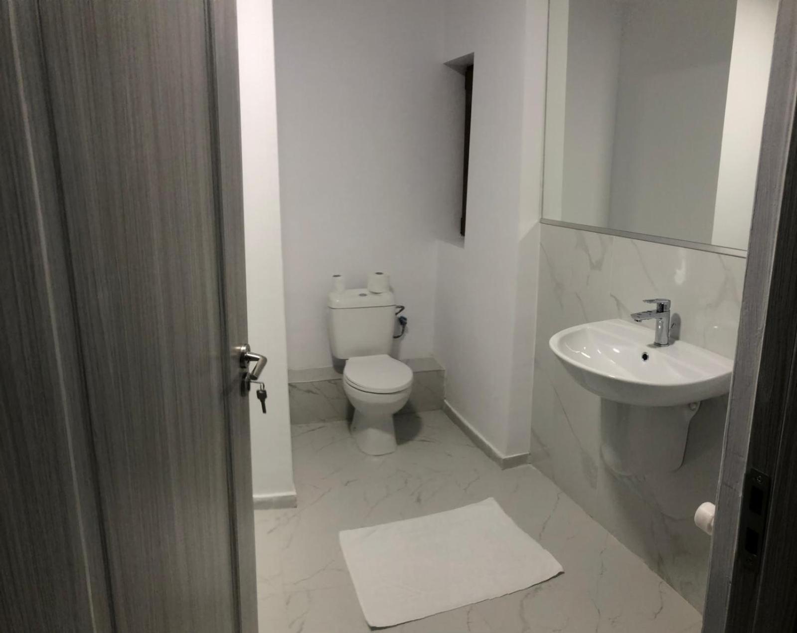 Old Town Bar Apartments On Street Tonitza Bucureşti Ngoại thất bức ảnh